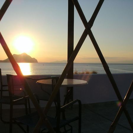 Mike Hotel Aegiali Bagian luar foto