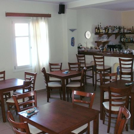 Mike Hotel Aegiali Bagian luar foto