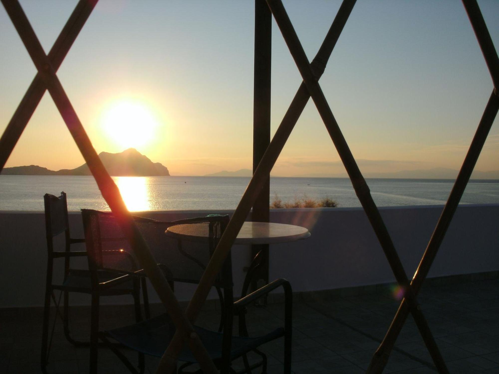 Mike Hotel Aegiali Bagian luar foto
